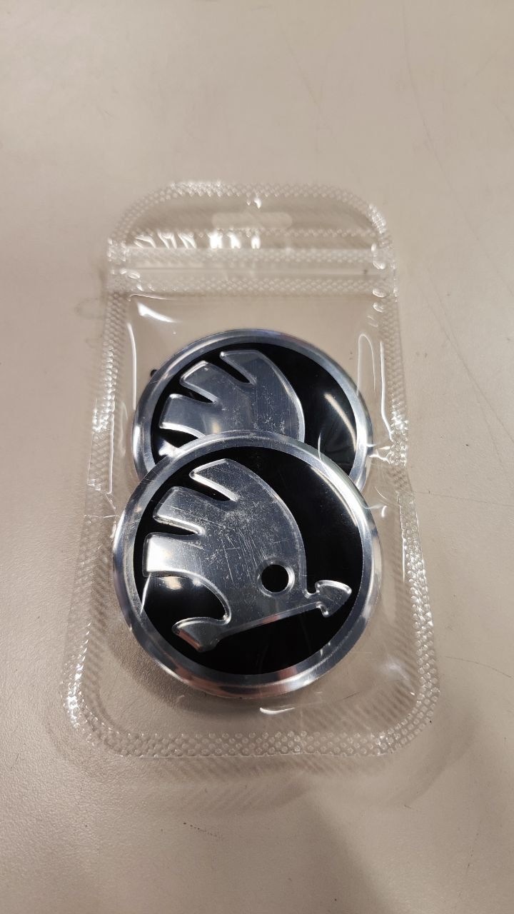 VELJEKLEEBISED SKODA 56MM MUST 4TK.