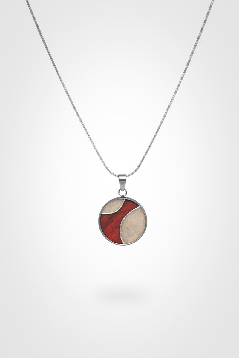 Χειροποίητο Μενταγιόν από Ξύλο Παντούκ &amp; Λευκή Άμμο - Στρογγυλό Κόσμημα σε Ατσάλινο Καστόνι