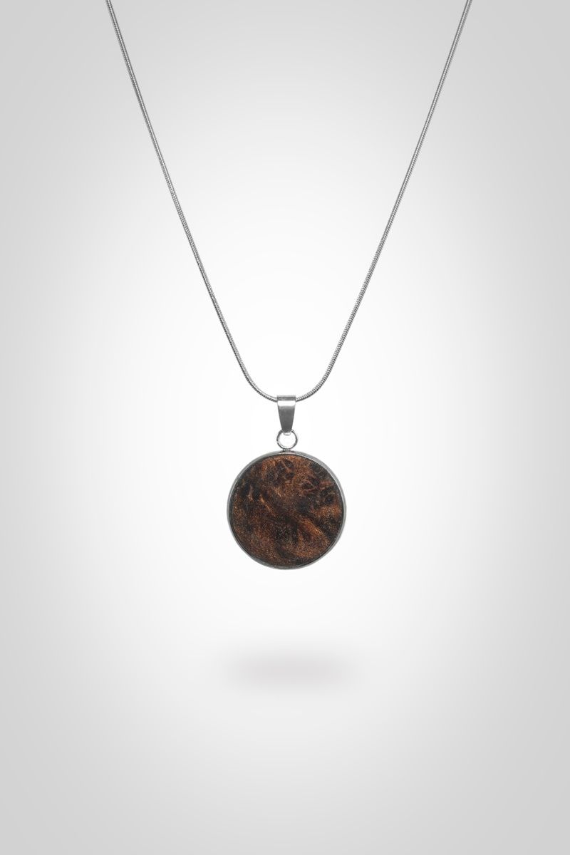 Χειροποίητο Μενταγιόν από Ξύλο Βαβόνας σε Ατσάλινη Βάση - Στρογγυλό Κολιέ με Υποαλλεργική Αλυσίδα