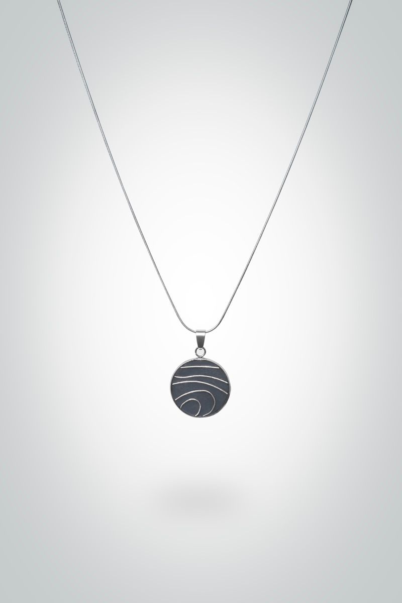 Χειροποίητο Μενταγιόν με Σύρμα Αλουμινίου &amp; Σμάλτο - Στρογγυλό Κόσμημα σε Ατσάλινο Καστόνι