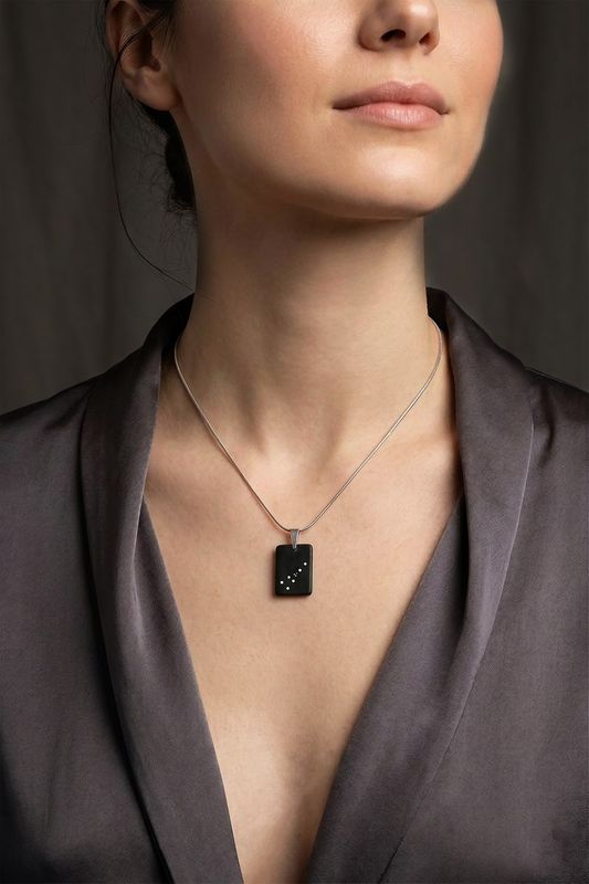 Χειροποίητο Ξύλινο Μενταγιόν Ζώδιο από Έβενο &amp; Άλπακα - Παραλληλόγραμμο με Ατσάλινη Αλυσίδα