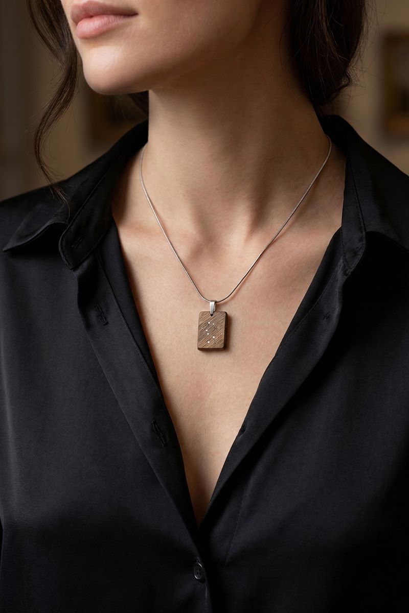 Χειροποίητο Ξύλινο Μενταγιόν Ζώδιο από Καρυδιά - Παραλληλόγραμμο Κόσμημα με Ατσάλινη Αλυσίδα