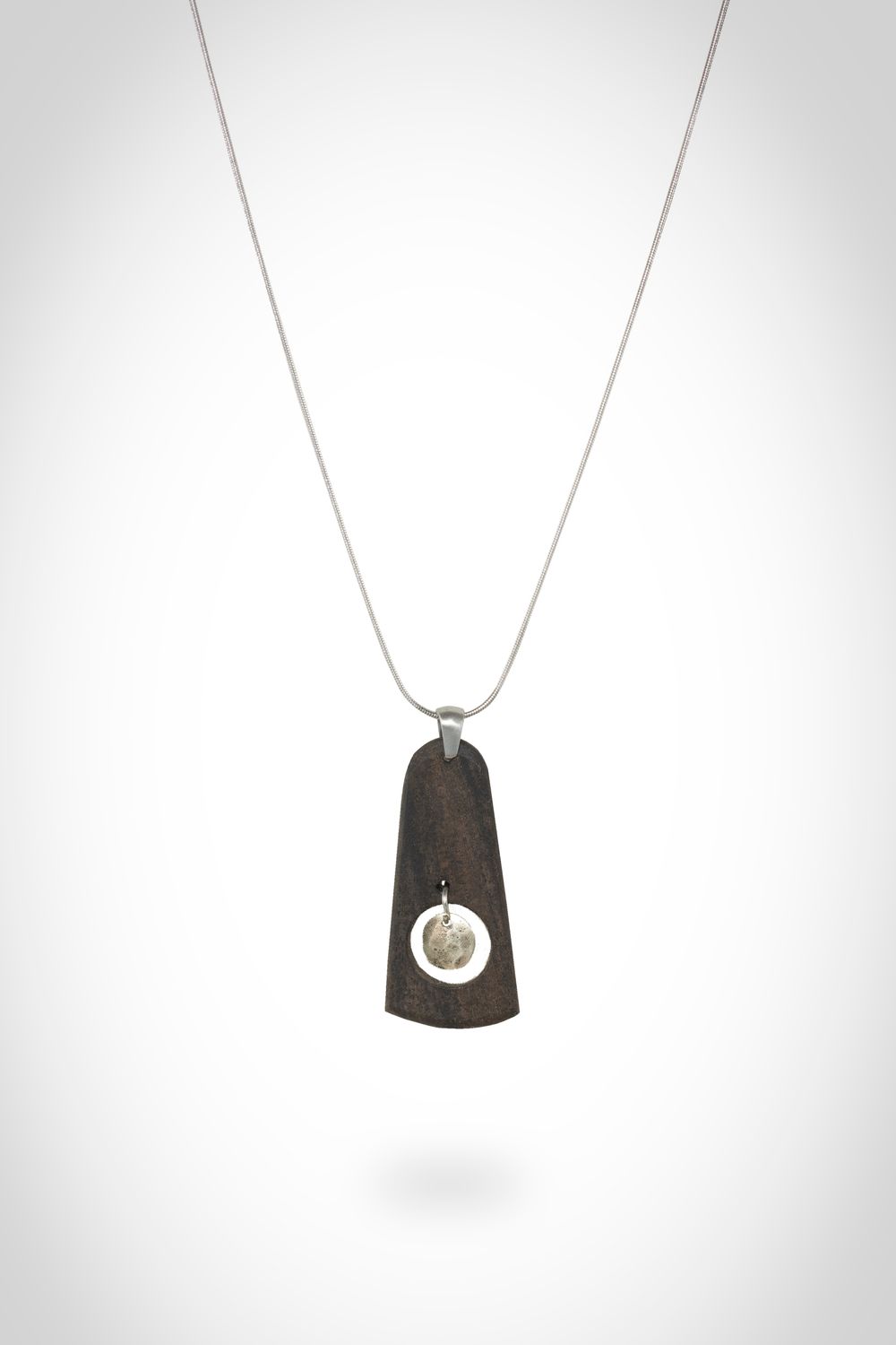 The Center Holds | Χειροποίητο Μενταγιόν από Έβενο &amp; Αλπακά