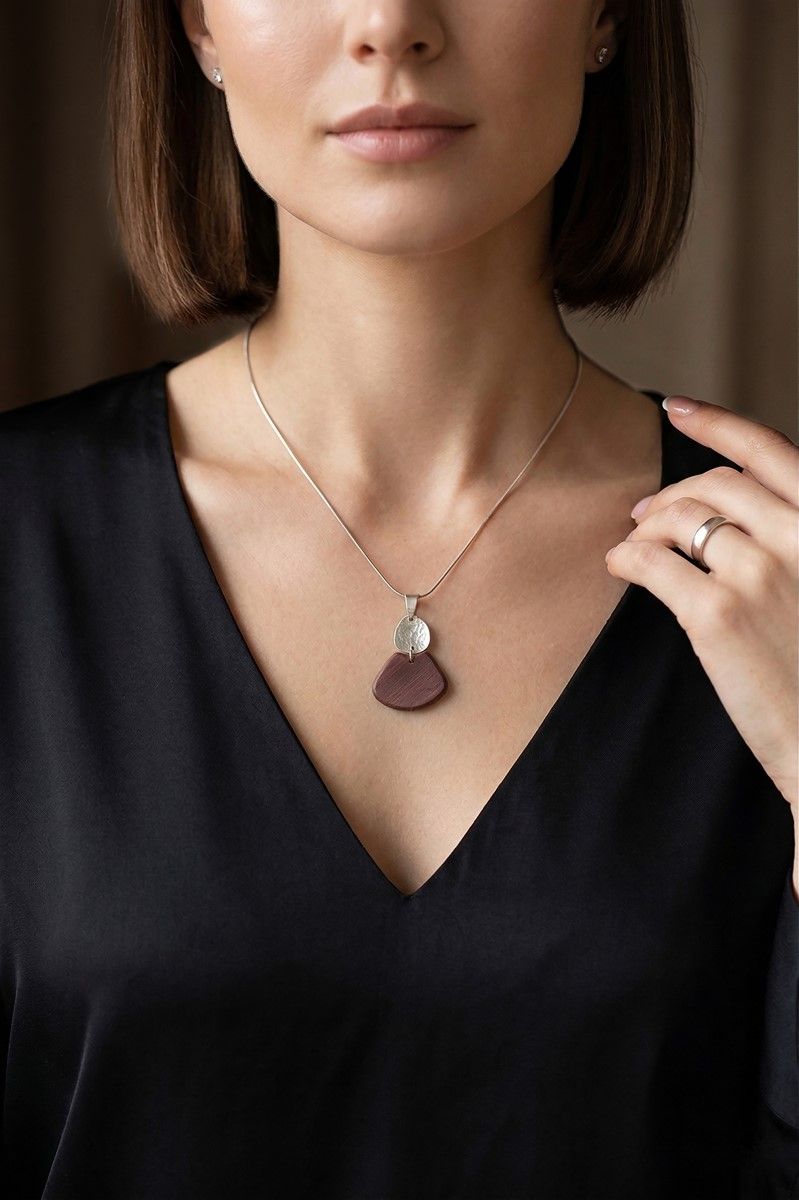 Raw Root – Χειροποίητο Μενταγιόν από Ξύλο Purpleheart &amp; Αλπακά