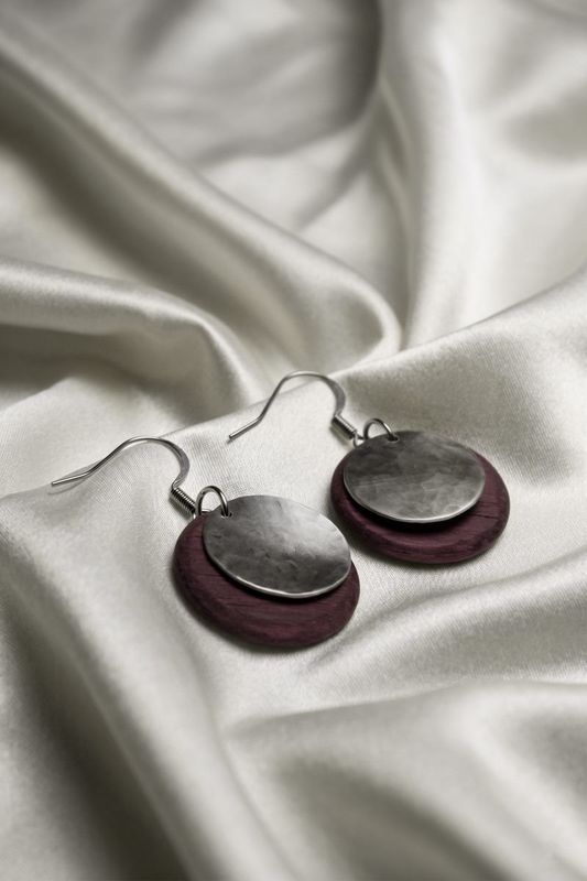 "Crimson Circle" – Χειροποίητα Σκουλαρίκια από Ξύλο Purpleheart &amp; Σφυρήλατο Άλπακα