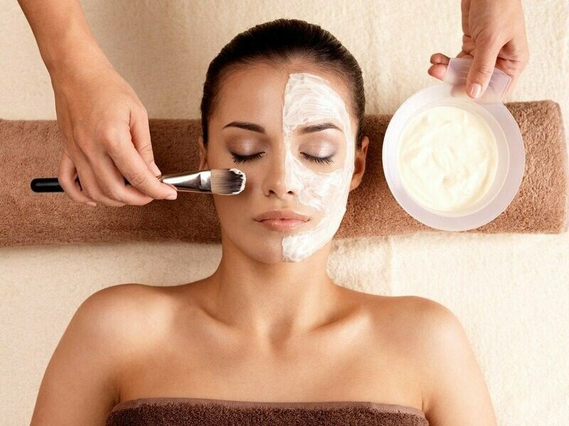 Massage indien du visage au Kansa Wand Massage indien du visage au Kansa Wand