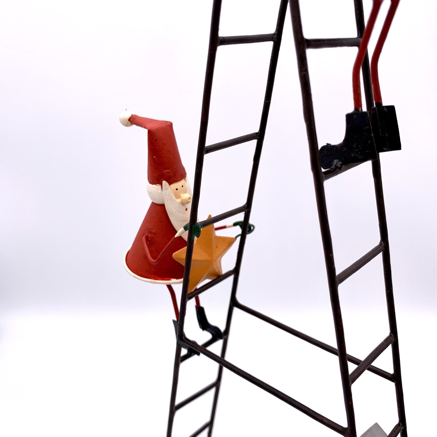 Metal Holiday DŽcor Santa Ladder