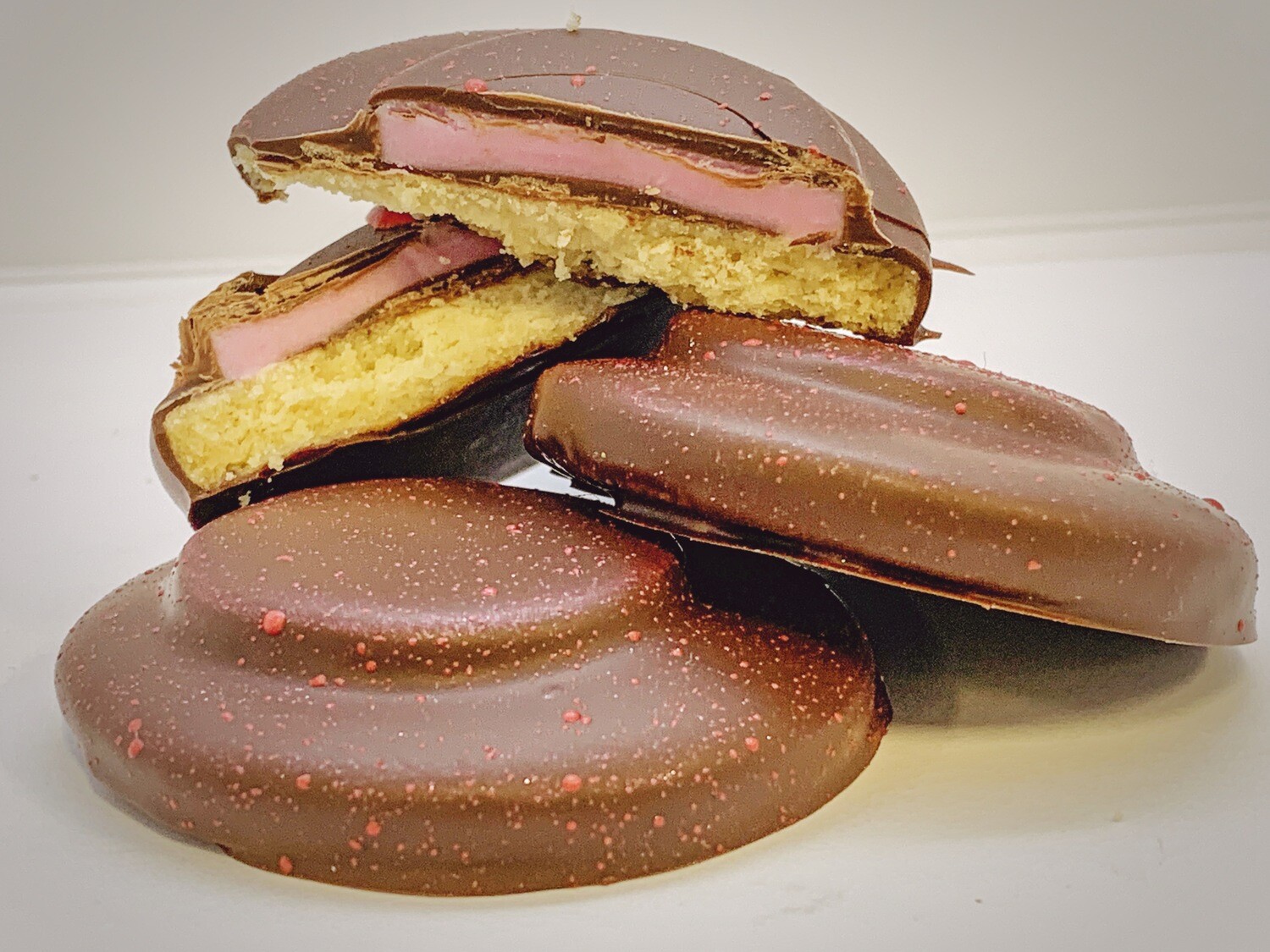 Chocolate-Covered Fondant Shortbread Rounds