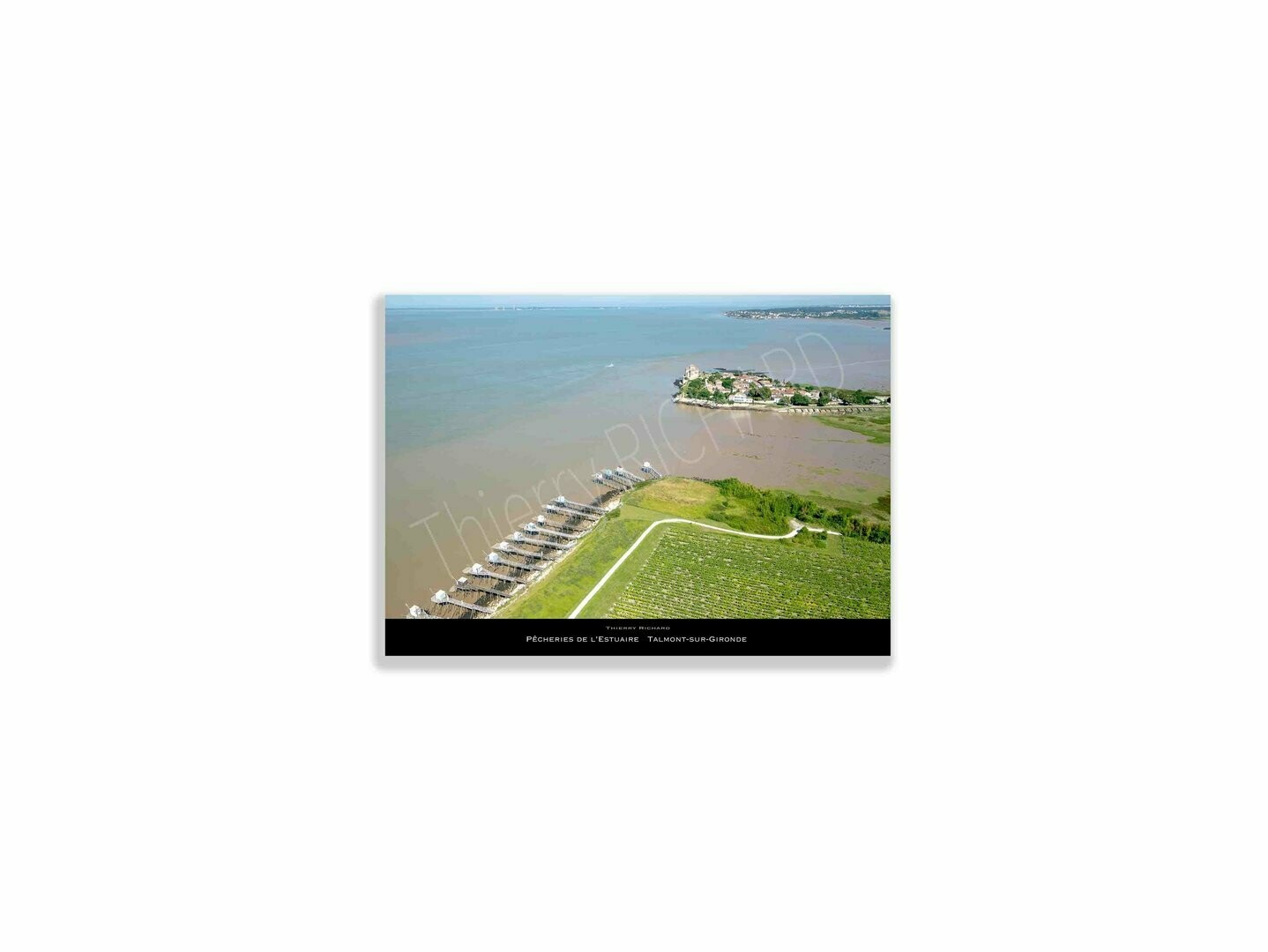 Pêcheries de l'estuaire Talmont sur Gironde Pêcheries de l'estuaire Talmont sur Gironde, Dimensions photo: Tirage 30x40 cm