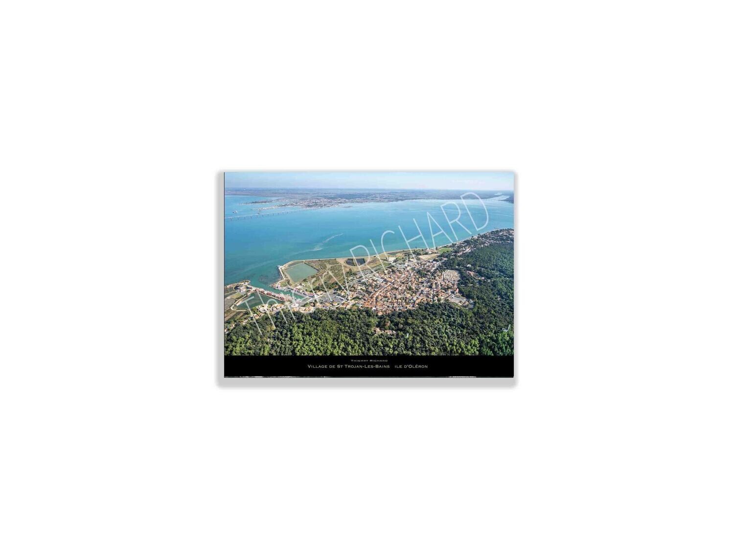 Village de Saint-Trojan-Les-Bains Village de Saint-Trojan-Les-Bains, Dimensions photo: Tirage 30x40 cm