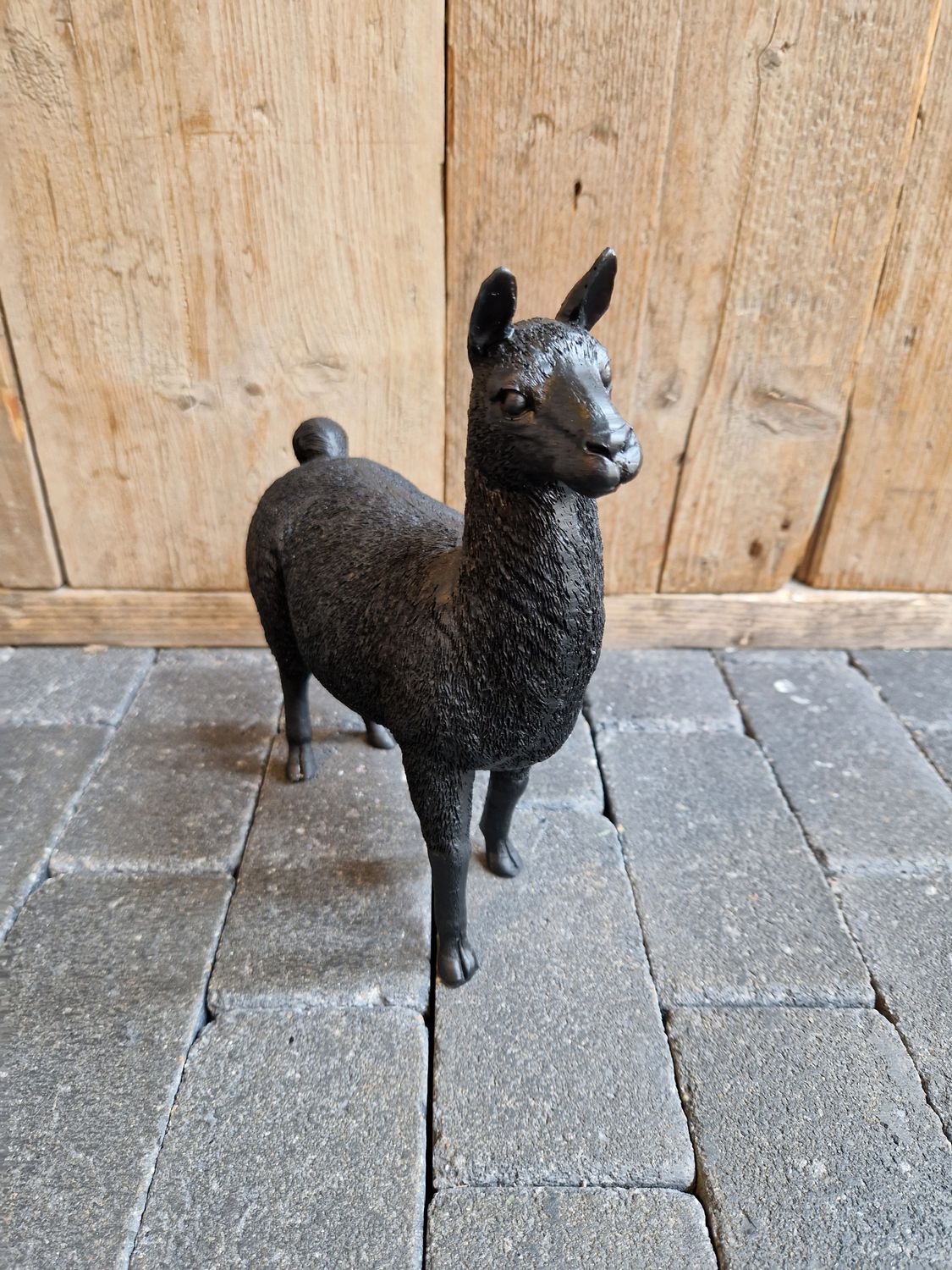 Lama zwart 22cm