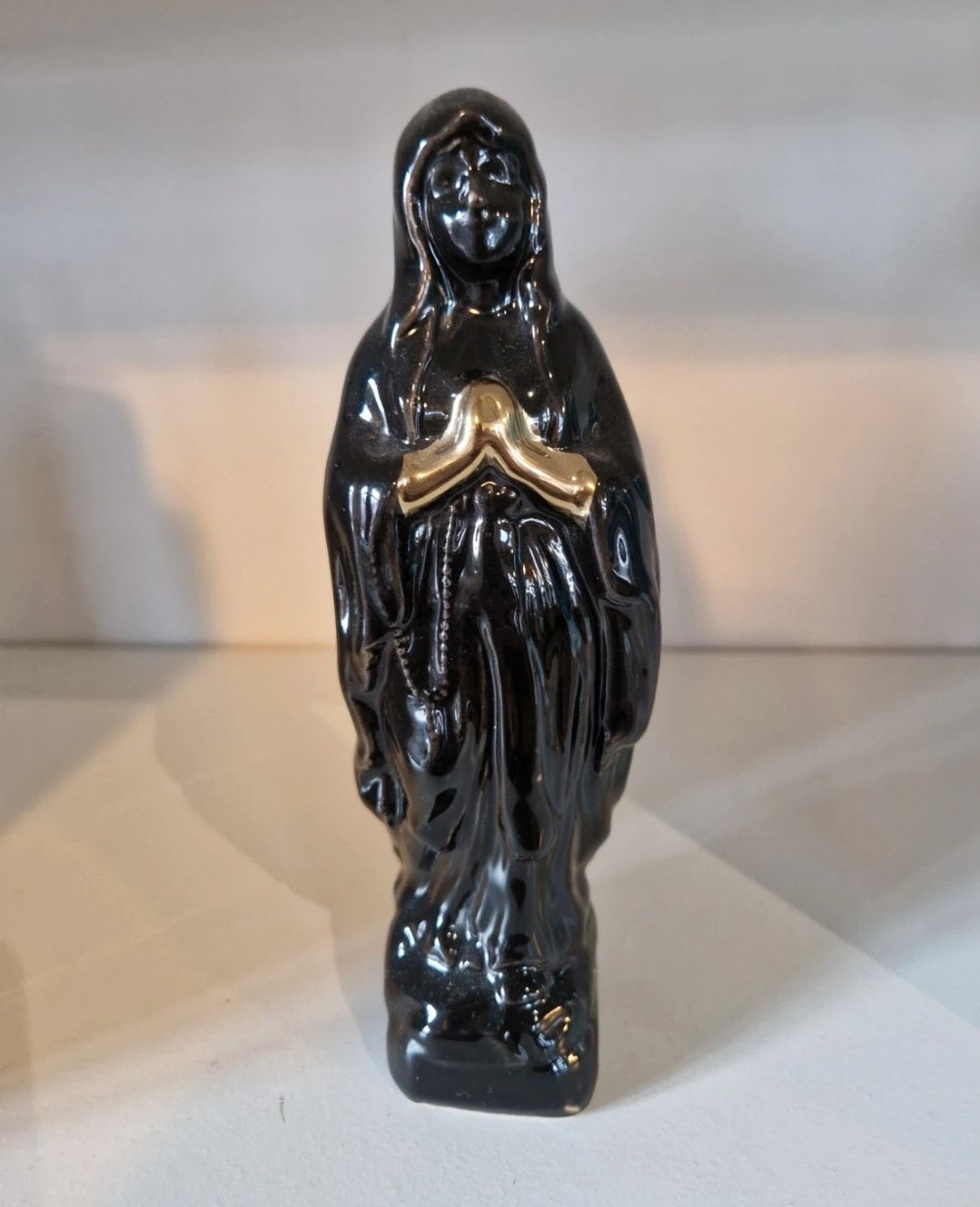 Vaasje Maria zwart goud 16cm