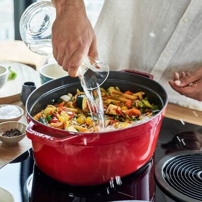 STAUB 'la cocotte' ovale stoofpot 37cm / 8,0L kersenrood