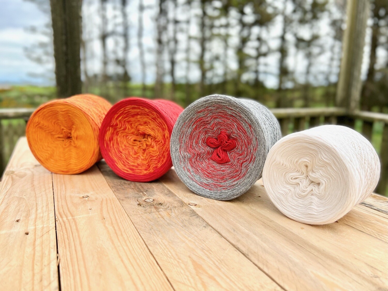 Woolpedia Colors Community TCAL Magma yarn series - 6000m (Organic Merino)