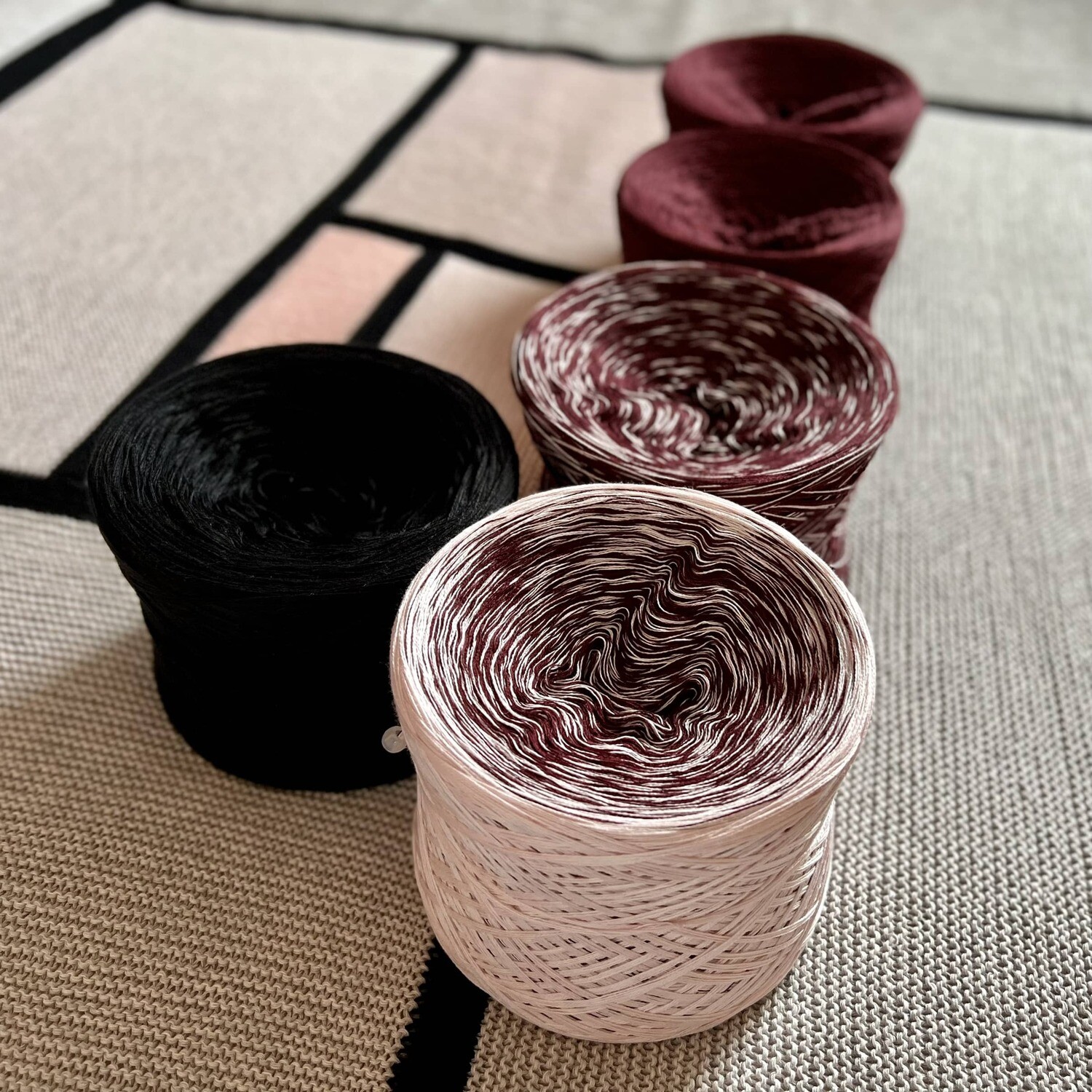 Woolpedia Colors Blocks - Schwarzwälder Kirsch Törtchen - 5000m yarn kit (cotton mix)