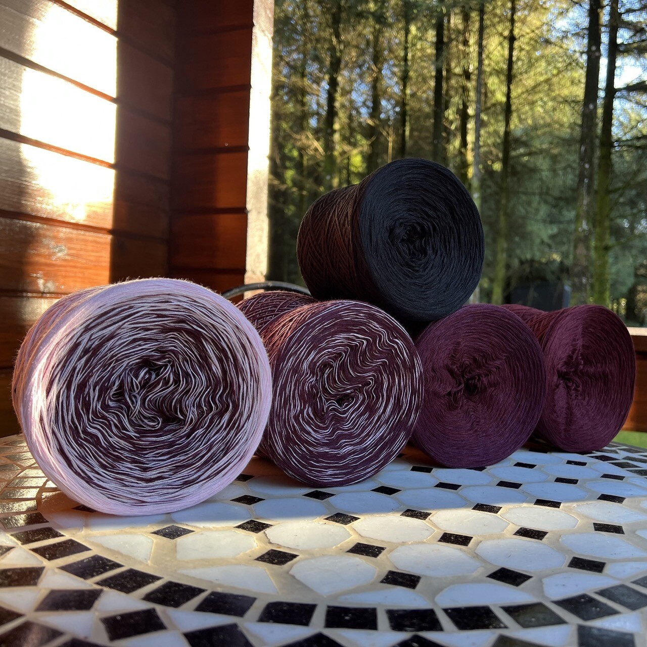 Woolpedia Colors Blocks Set - Schwarzwälder Kirsch Törtchen - 5000m Farbverlaufsgarn (Baumwoll-Mix)