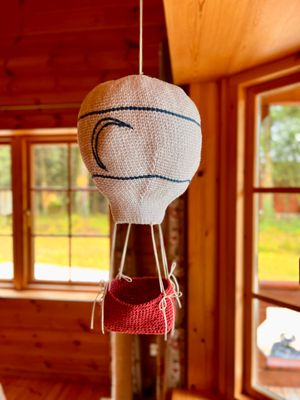 Hot air balloon crochet pattern decoration or kids lamp