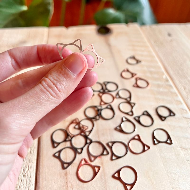 30x cat metal ring stitch markers