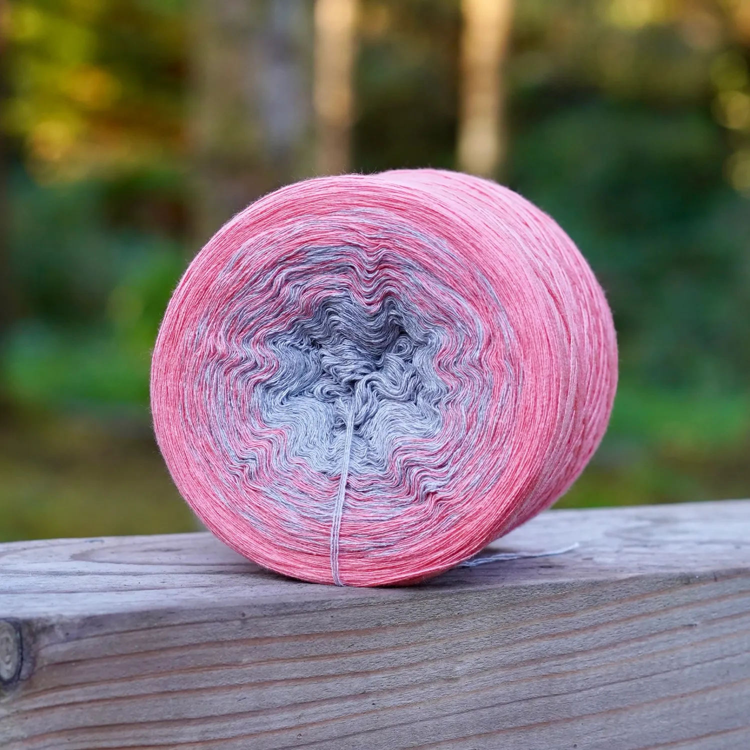 Woolpedia Colors Zart wie Seide gradient yarncake (modal)