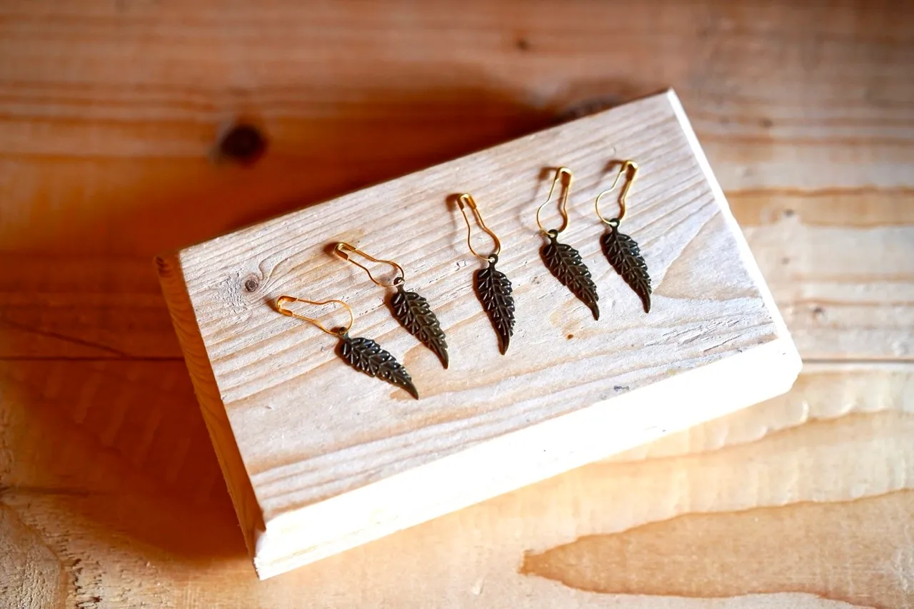 5x leaf stitch marker / progress keeper 2.9cm - metal