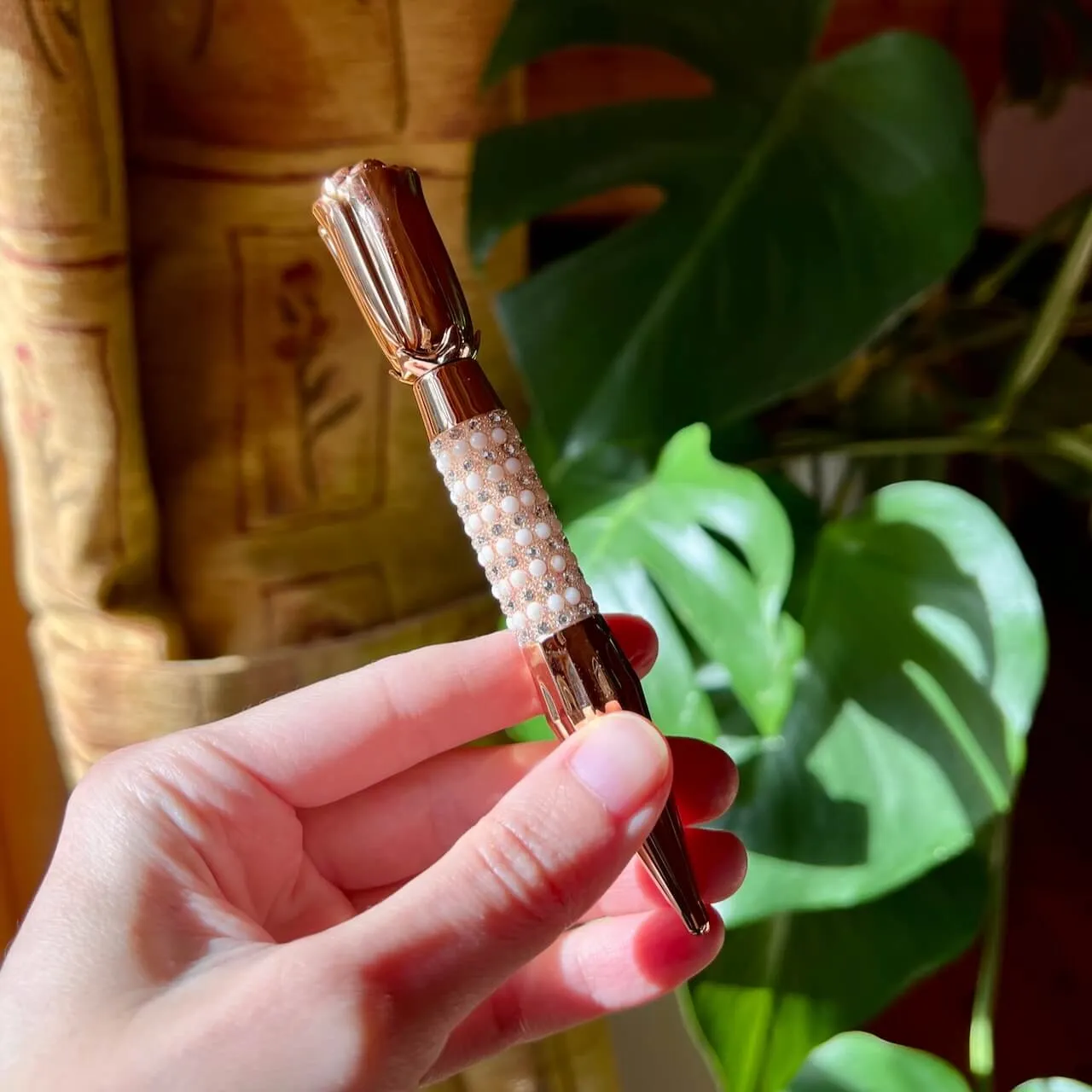 Sparkling gold-colored Diamond Painting pen with 6 replaceable tips