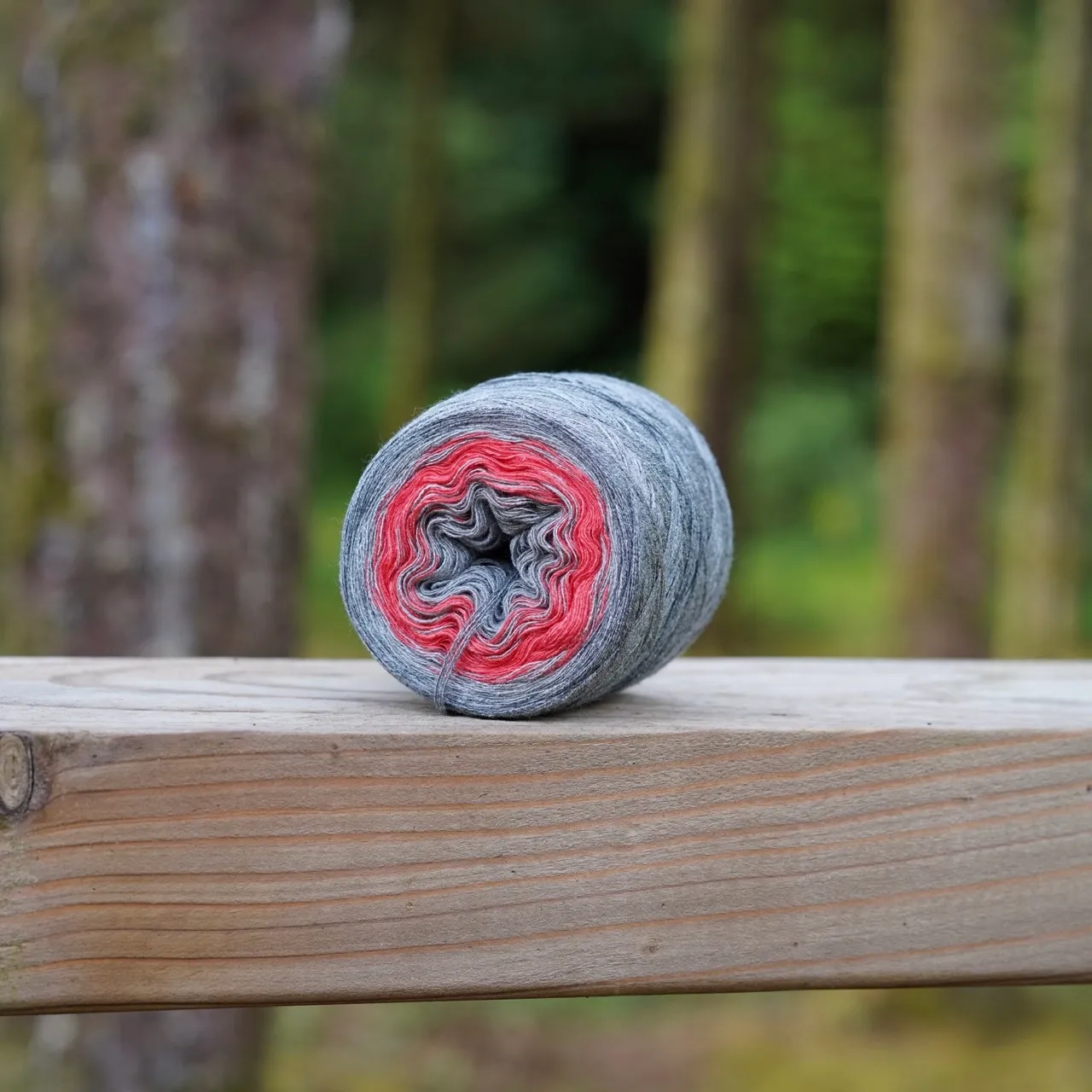 Woolpedia Colors Metropolis gradient yarncake (modal)