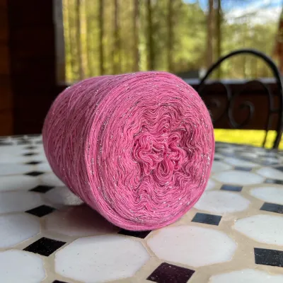 Woolpedia Pink Echo glitter yarncake (Modal)