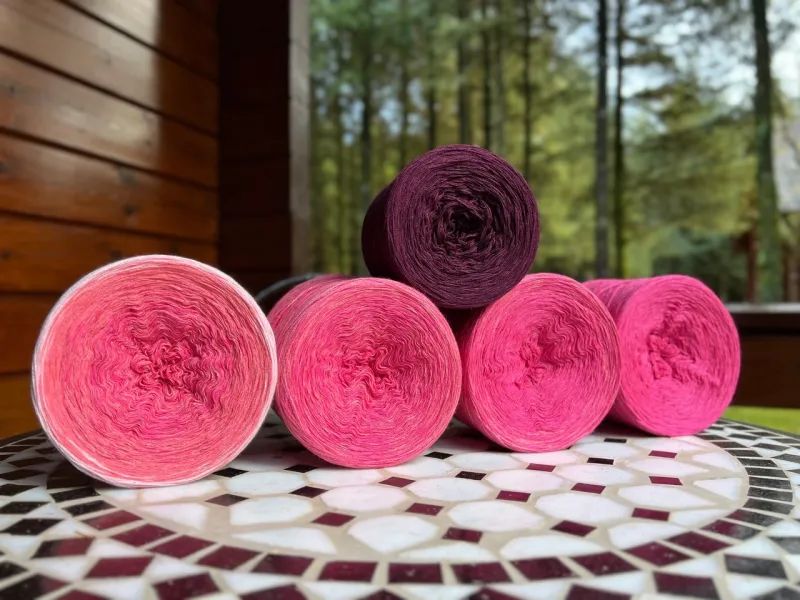Woolpedia Colors Community TCAL yarn series - Liebeserklärung - 6000m (modal)