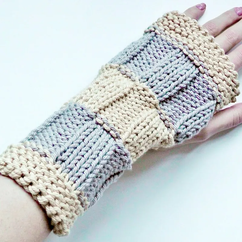 Basketweave cuffs / mitts knitting pattern video &amp; PDF - Woolpedia