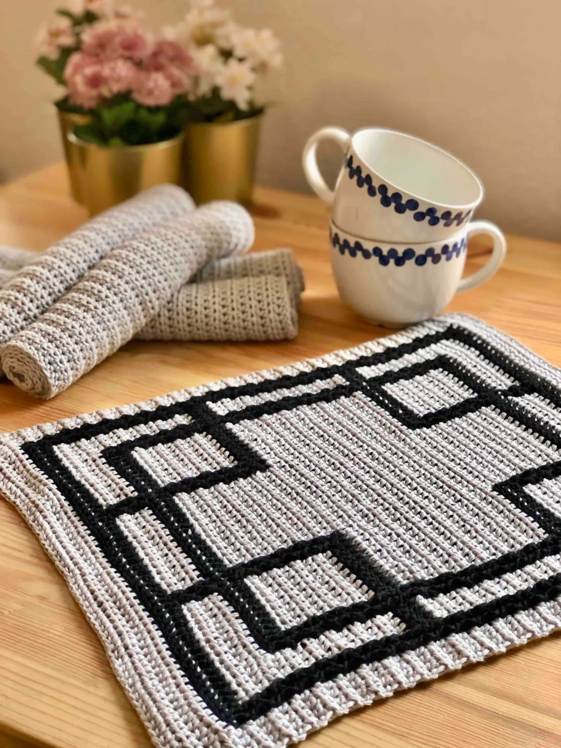 Tablecloth set Crossroads crochet tutorial PDF - Woolpedia