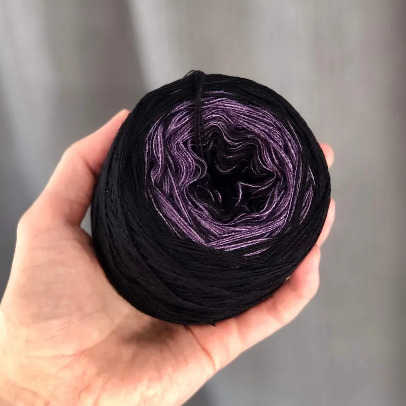 Woolpedia Colors Dracula gradient yarncake (modal)