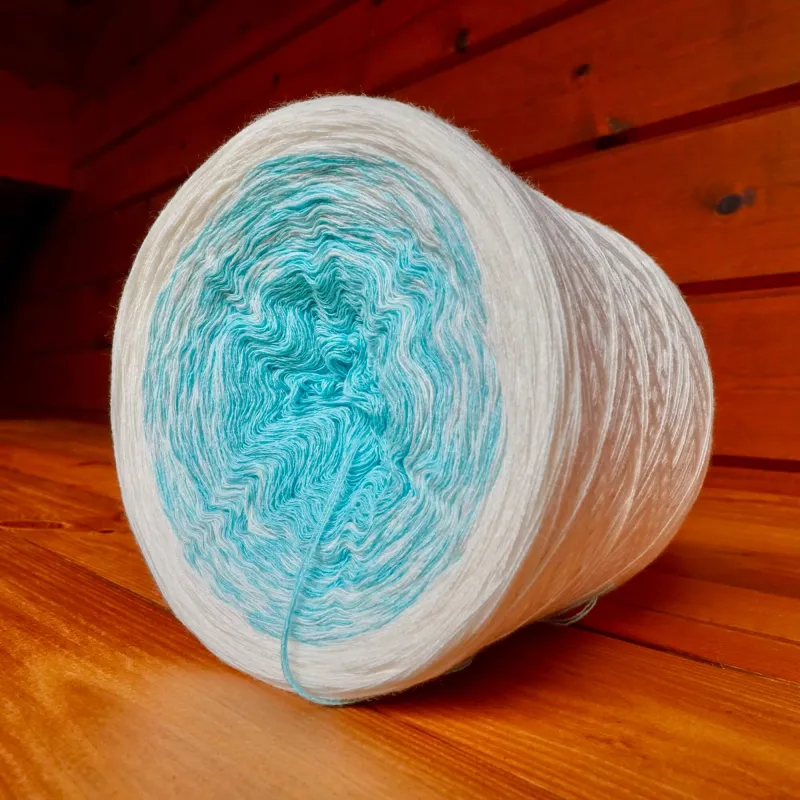 Woolpedia Colors Cassis Blüte gradient yarncake (modal)