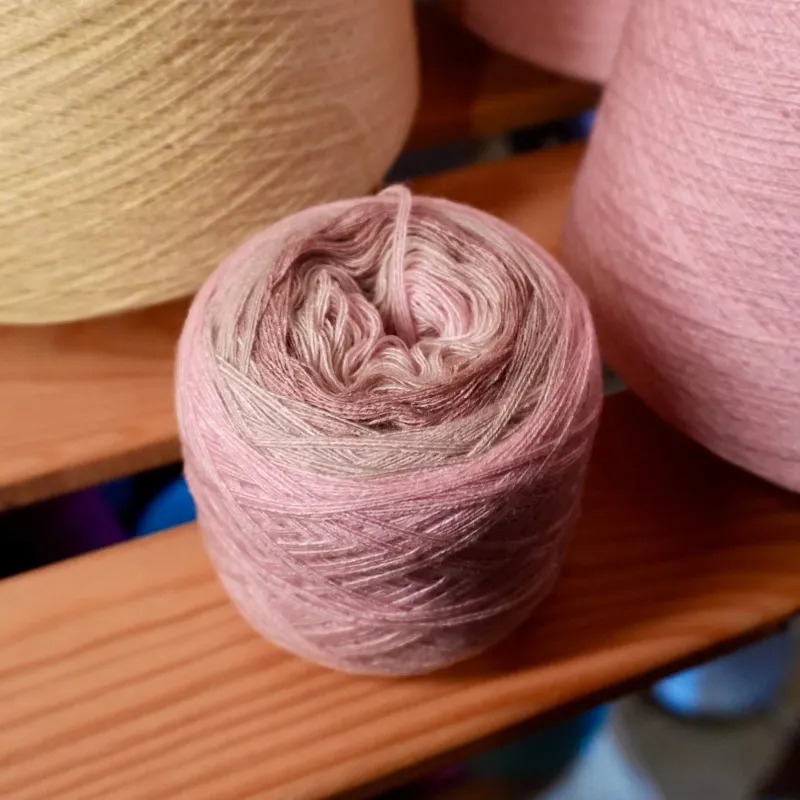 Woolpedia Colors Weicher Hauch gradient yarncake (modal)