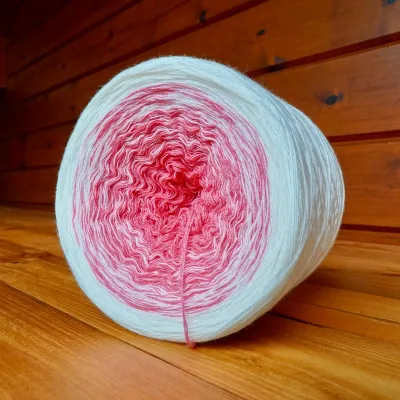 Woolpedia Colors Morgentau auf Blüten gradient yarncake (modal)