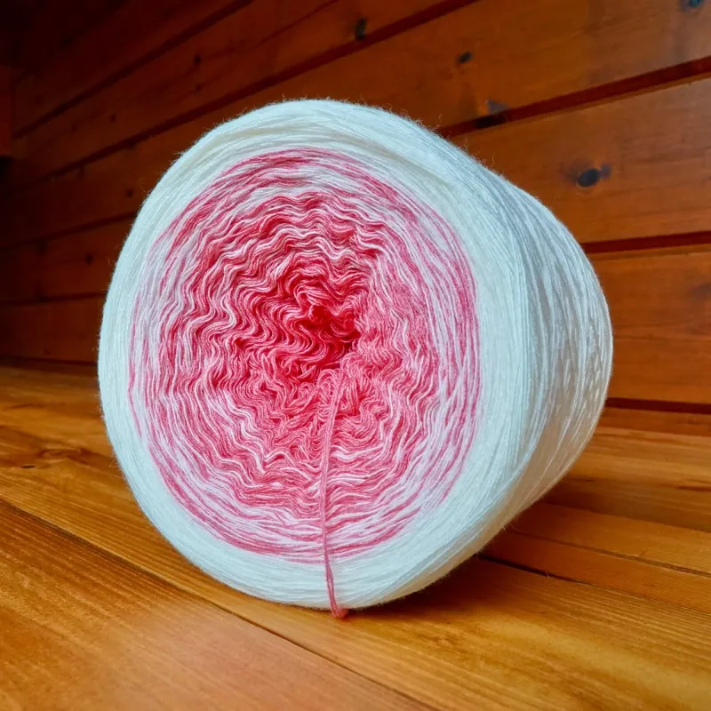 Woolpedia Colors Morgentau auf Blüten gradient yarncake (modal)