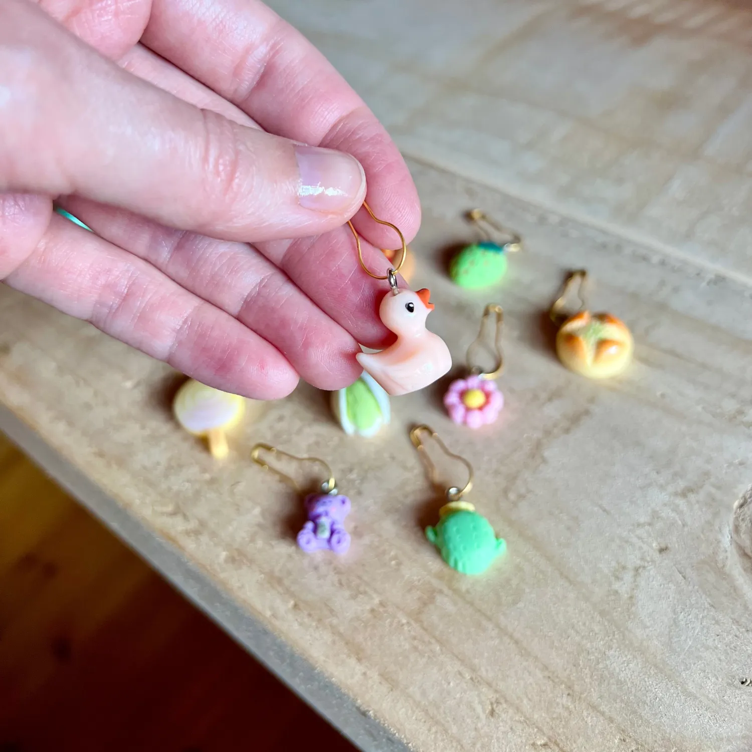 1x Random stitch marker / progress keeper