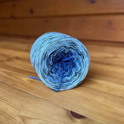 Woolpedia Colors Night-Club gradient yarncake (modal)