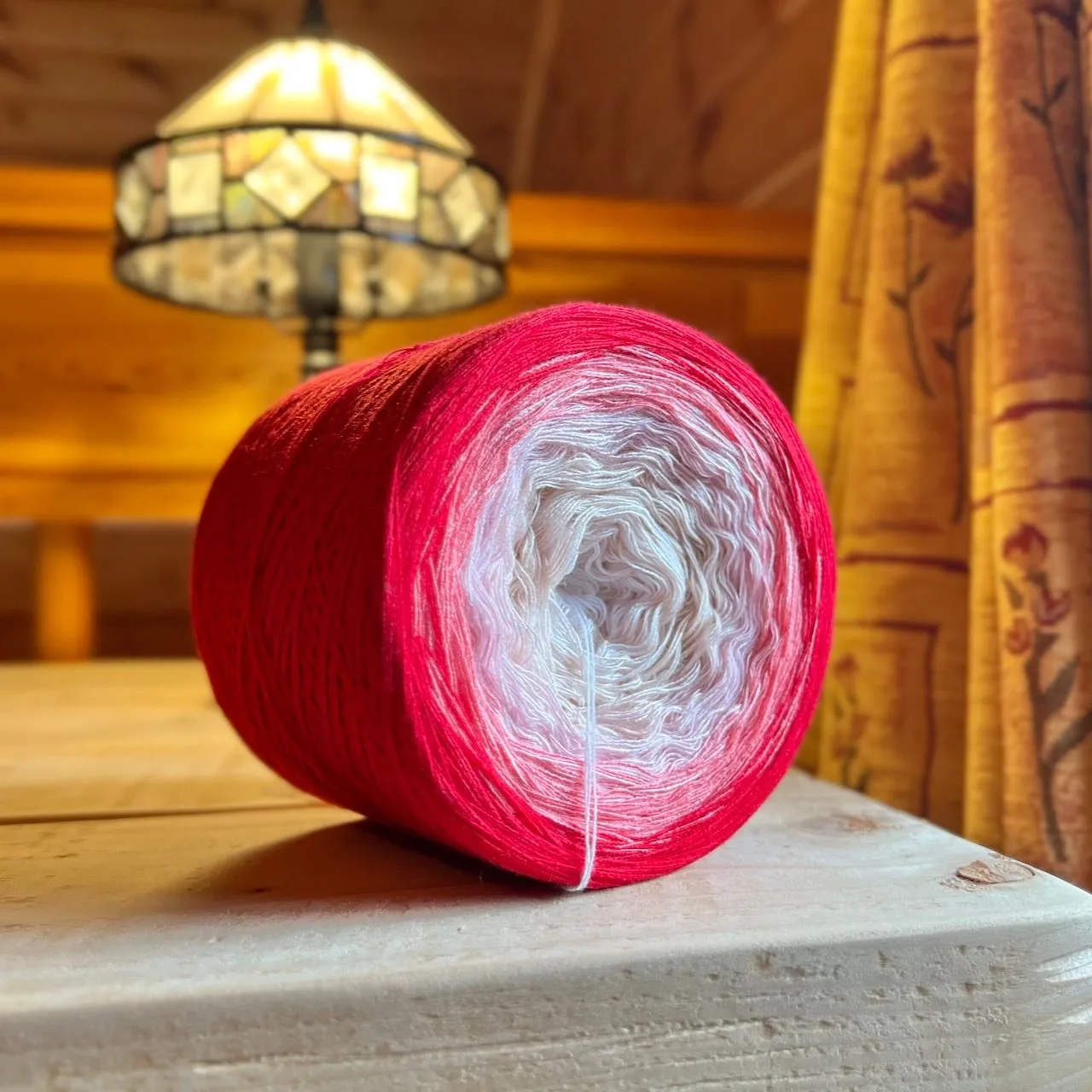 Woolpedia Colors Rotkäppchen gradient yarncake (modal)