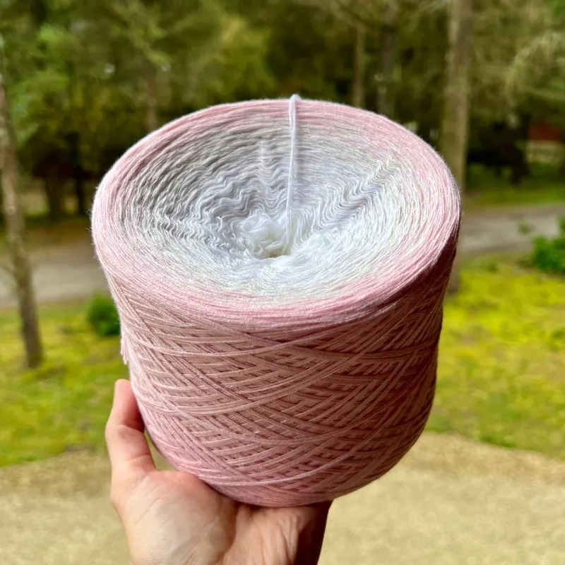 Woolpedia Colors Angel gradient yarncake (modal)