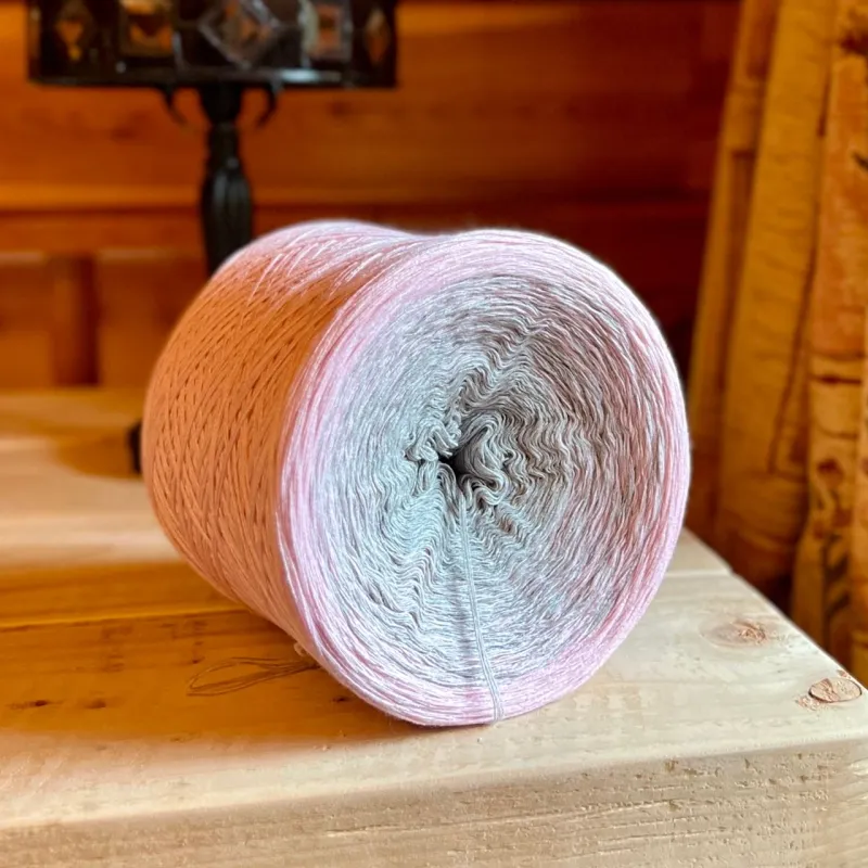 Woolpedia Colors Engelskind gradient yarncake (modal)