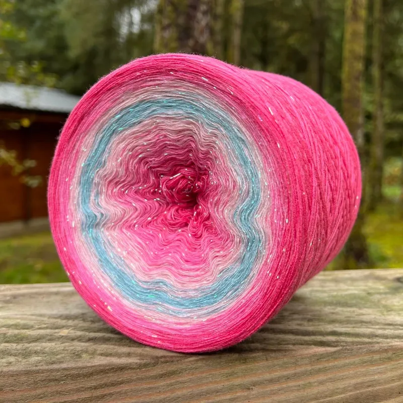 Woolpedia Colors Enchanted - glitter gradient yarncake (modal