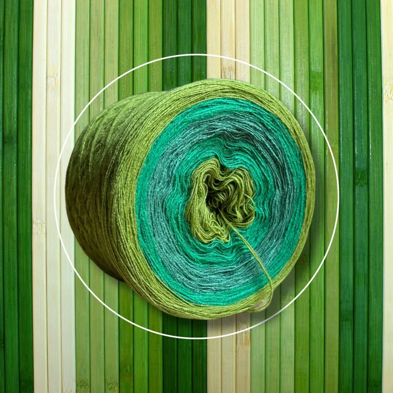 Woolpedia Colors Verdant color-blocking yarncake (modal)