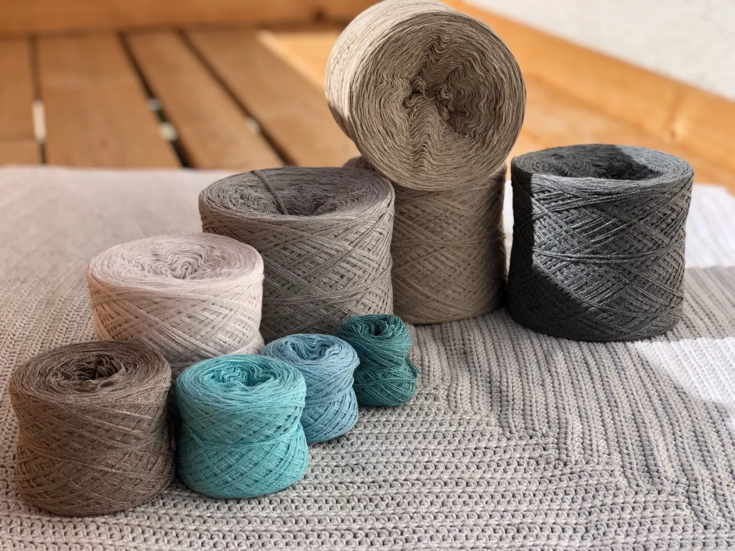 Woolpedia Colors Blocks Ein Tag am Meer 5000m color blocking yarncake kit (modal)