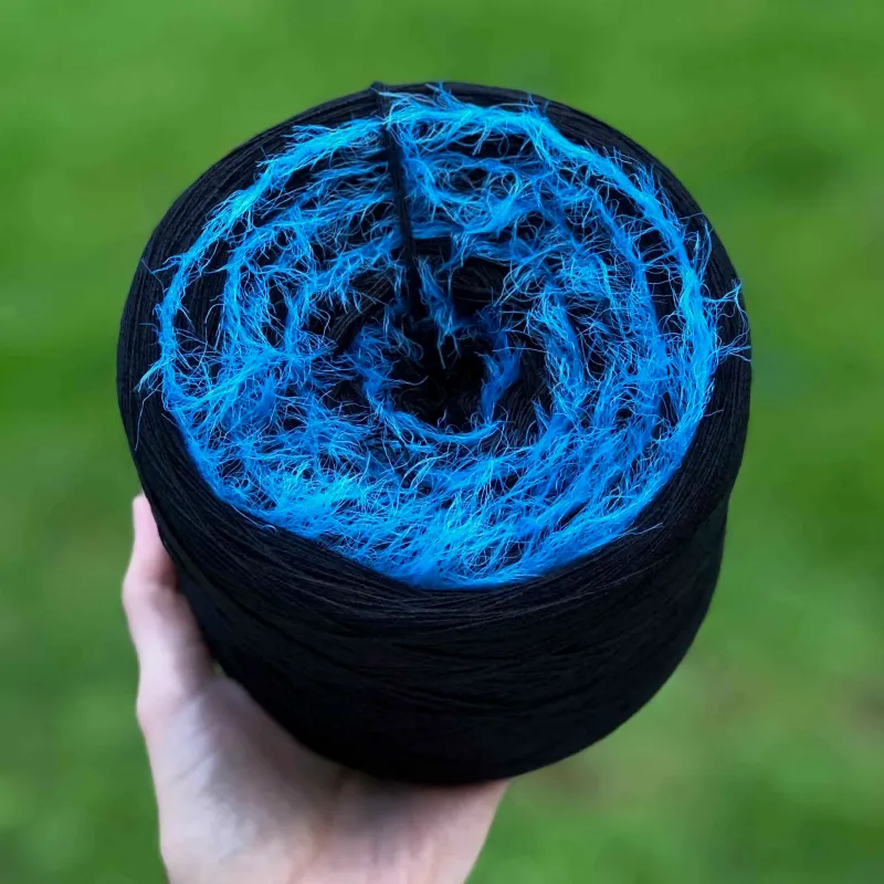 Woolpedia Milano Mitternachtstraum 4ply fluffy yarncake (modal)