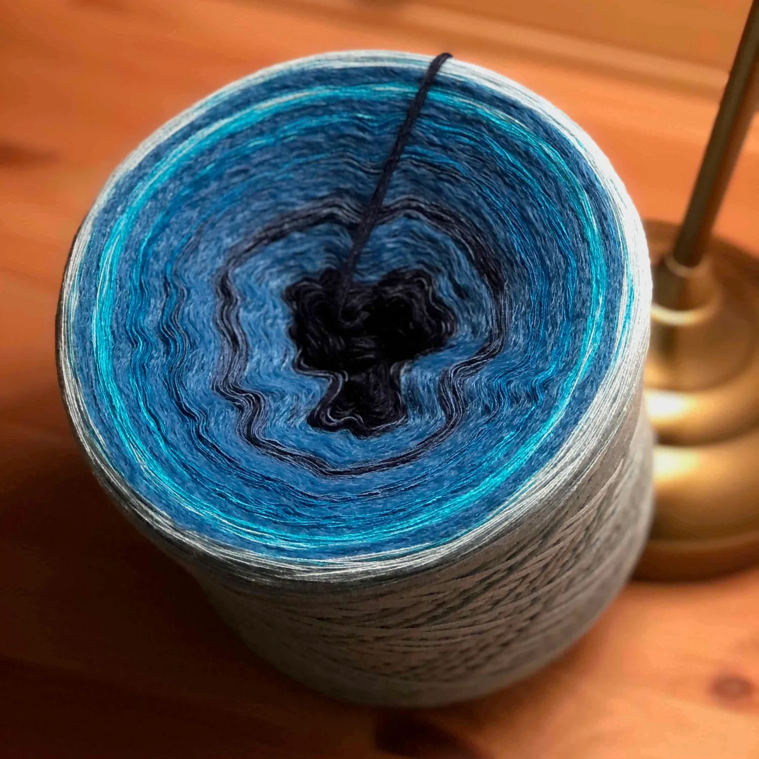 Woolpedia Milano Deep Ocean 4ply fluffy yarncake (modal)