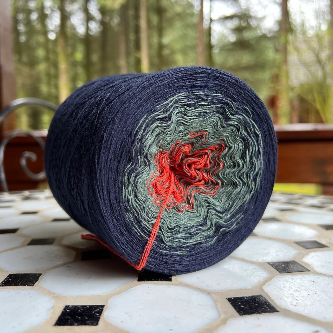 Woolpedia Colors Schwarzwald 7 gradient yarncake (modal)