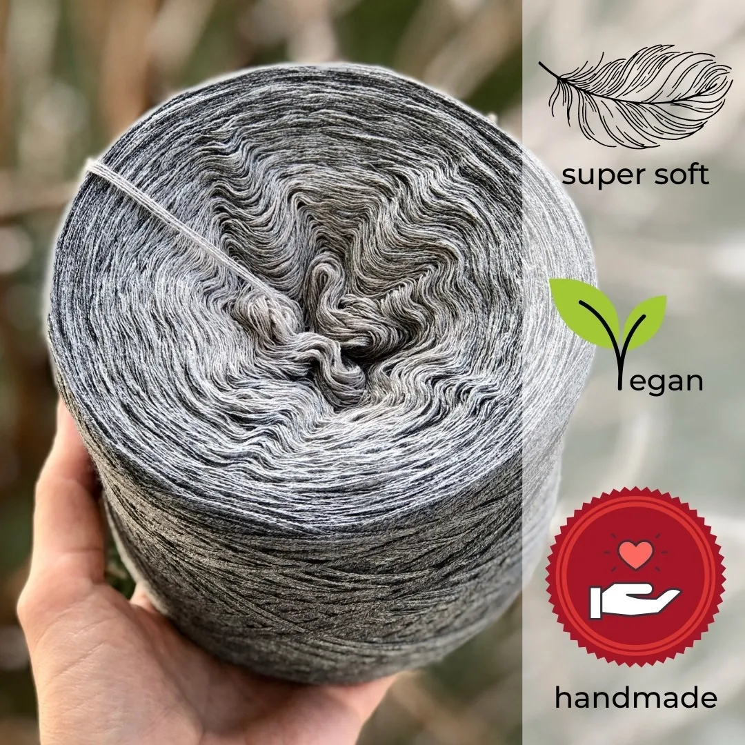 Woolpedia Colors Mond gradient yarncake (modal)