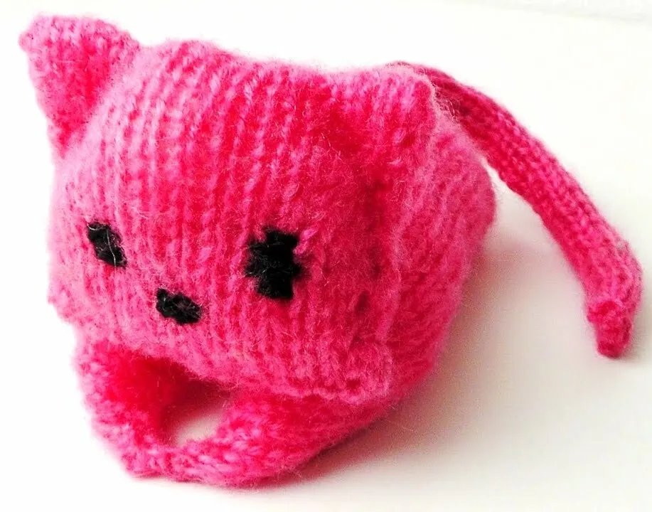 Kitty Amigurumi knitting pattern video &amp; PDF - Woolpedia