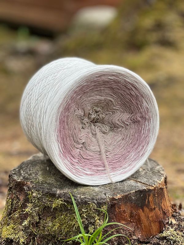 Woolpedia Colors Schimmer gradient yarncake (modal)