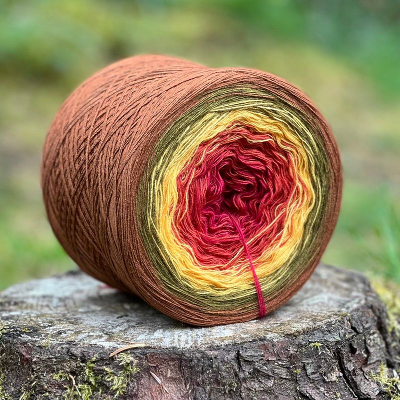 Woolpedia Colors Spicy gradient yarncake (modal)
